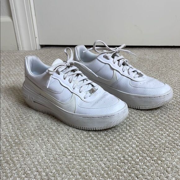 Women’s Nike Air Force 1 Platform Sneakers - Picture 1 of 7
